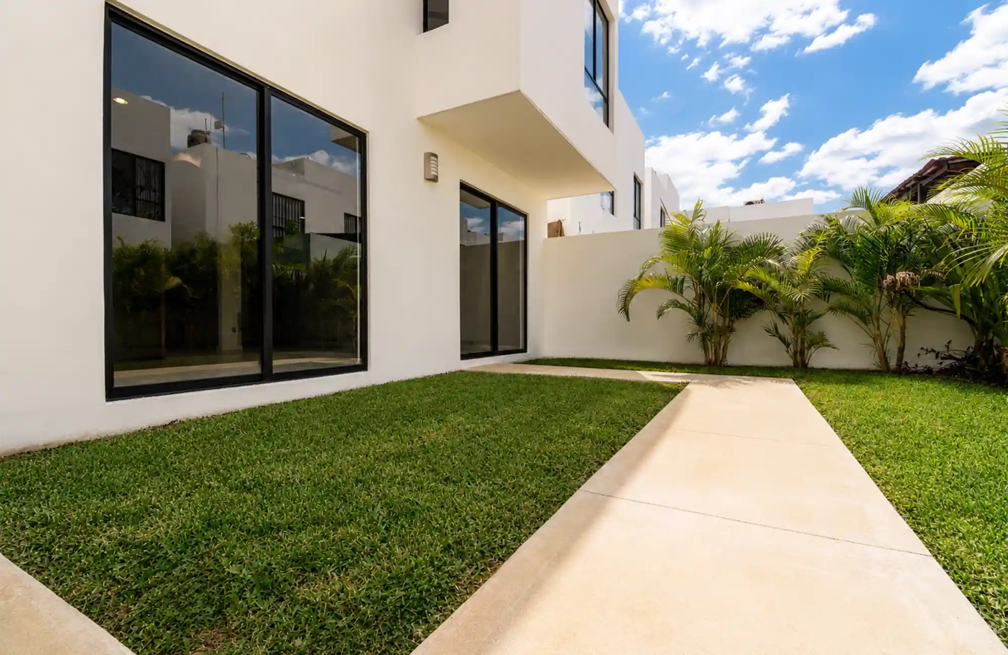 Casa nueva en el norte de Mérida con jardín